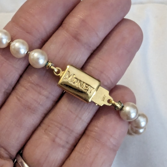 Vintage Monet Pearl Bracelet - Picture 3 of 5